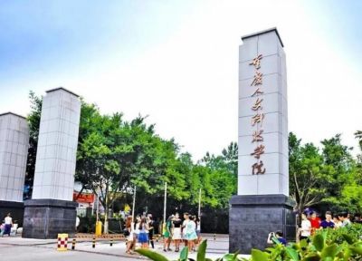 朝天门集团与重庆人文科技学院共建校外实践教学基地！