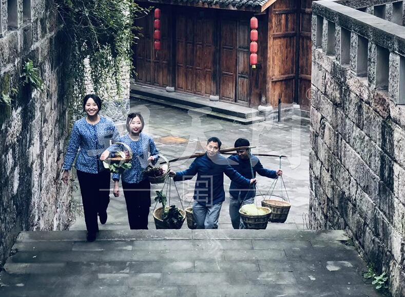 重庆特色火锅加盟店，如何降低员工流失率？
