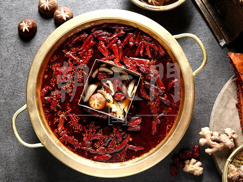 重庆火锅为何风靡全国？探究背后的文化符号