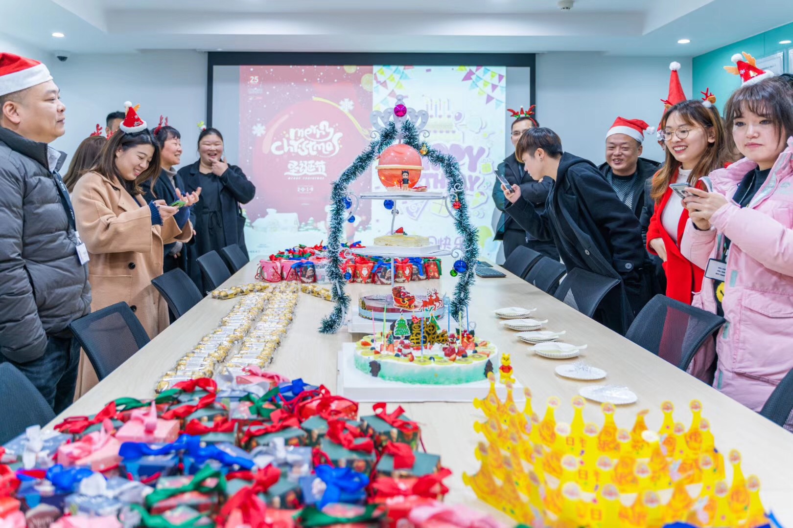 朝天门火锅祝大家圣诞节快乐！
