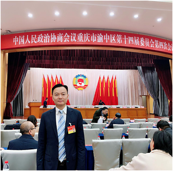王普:重庆渝中区政协常委、民建重庆市委企专委委员、重庆人文科技学院客座教授、重庆朝天门餐饮控股集团董事长、重庆博茂餐饮集团董事长