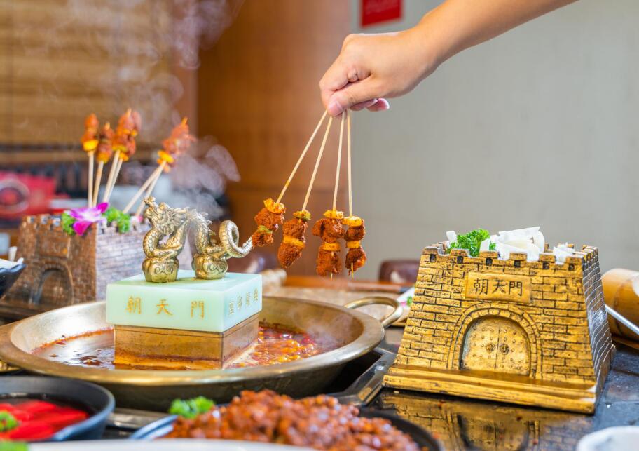 重庆人吃火锅有三件必做的事，你知道是什么吗？