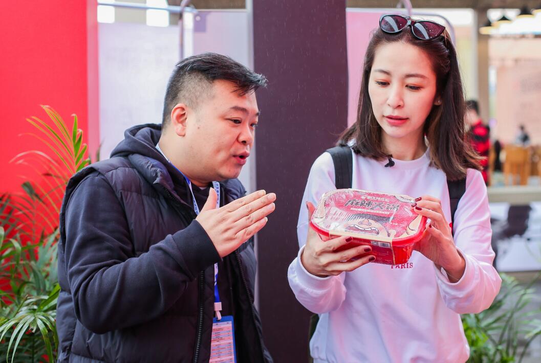 上饶开火锅加盟店，如何用服务抓住顾客？