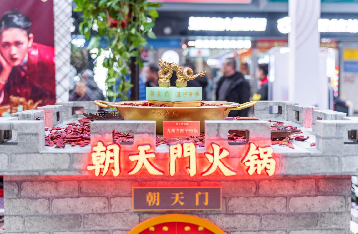 开火锅加盟店，要学会用服务感动顾客！