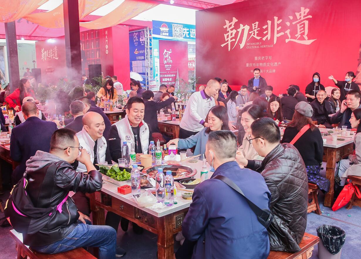 连锁品牌火锅加盟，必须从总部购买底料吗？