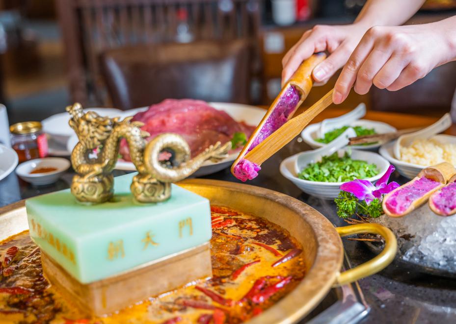 重庆有名气的火锅品牌有哪些？这家的历史有点久远！