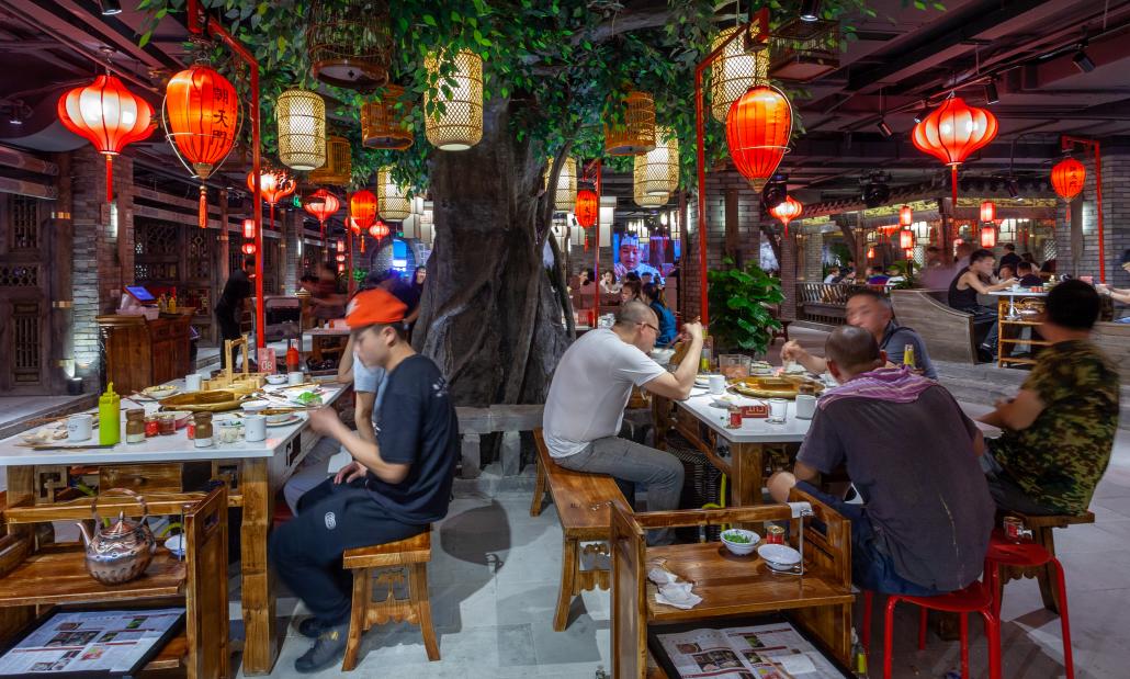 开一家火锅店，选品牌加盟，还是自己开？