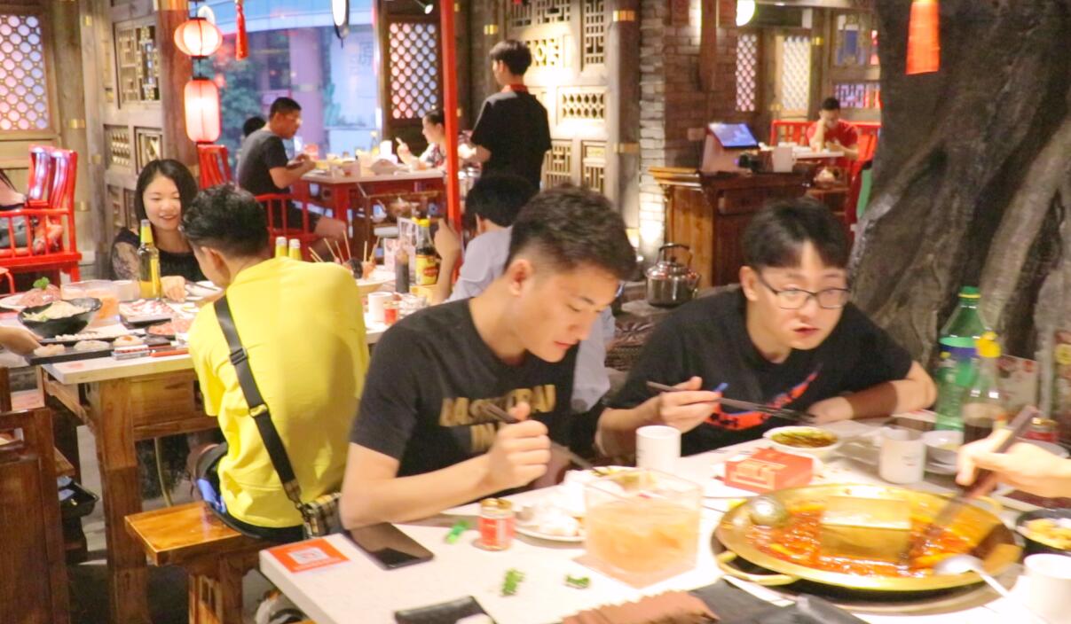 为什么干餐饮这么难？火锅加盟有何优势？