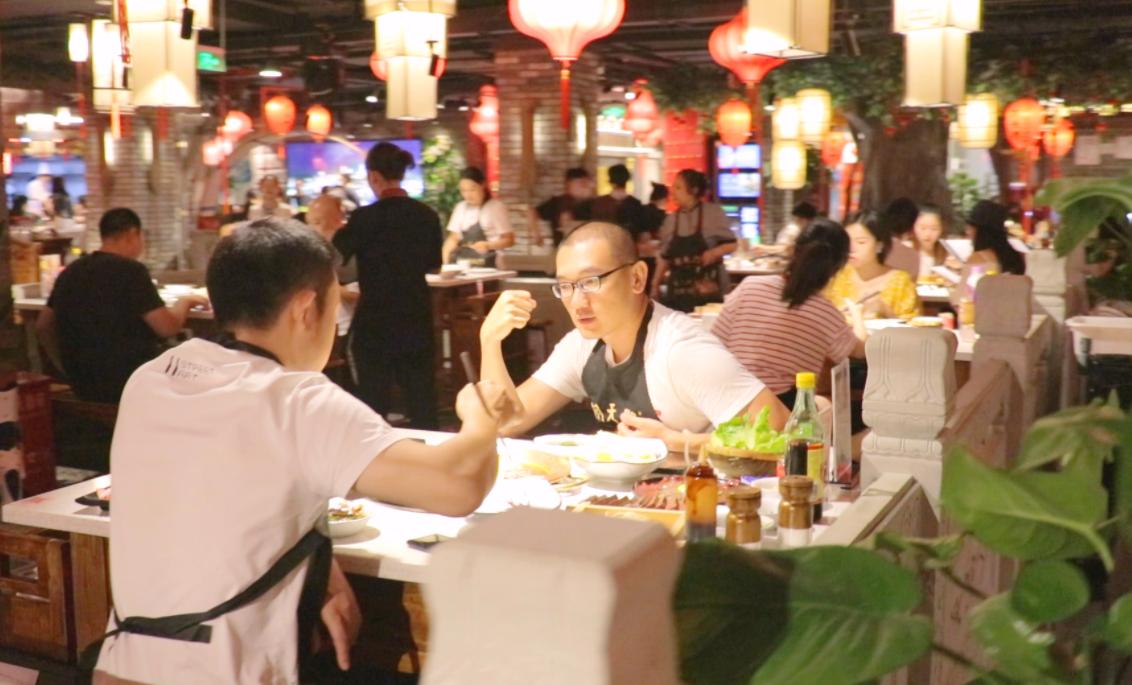 2024年，为什么市井火锅如此受欢迎？