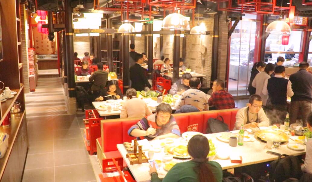 招5个服务员，可以开一家重庆火锅店？
