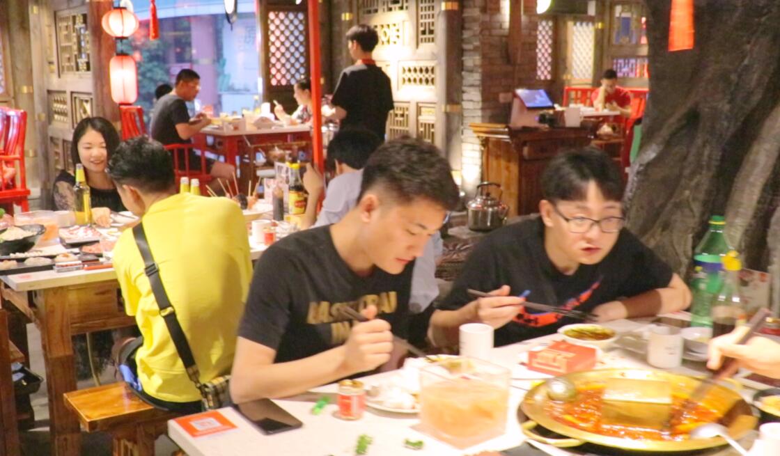 重庆火锅，推出低价套餐，生意是否好？