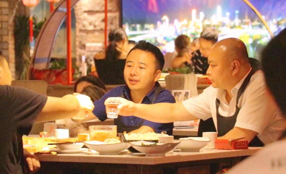 火锅店选址在巷子里，如何招揽生意？