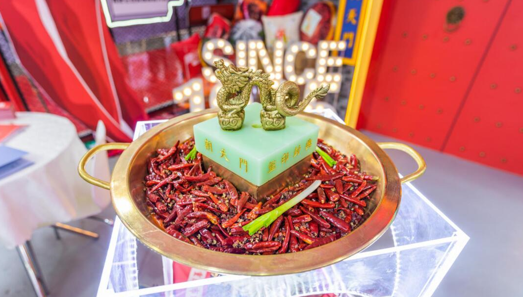 火锅店锅底创新浪潮来临，一锅汤撬动火锅百亿市??！